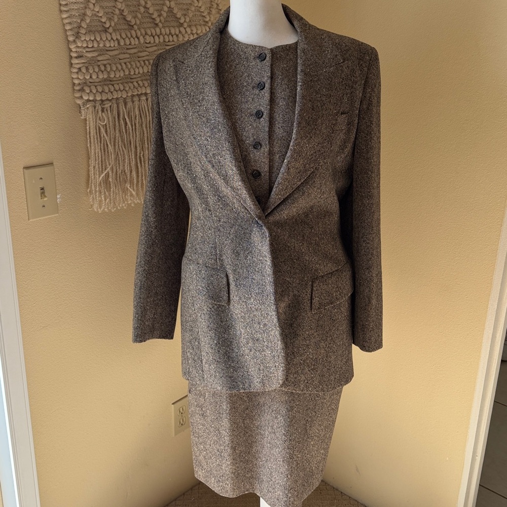 Burberry brown wool cashmere 3 piece suit size 6